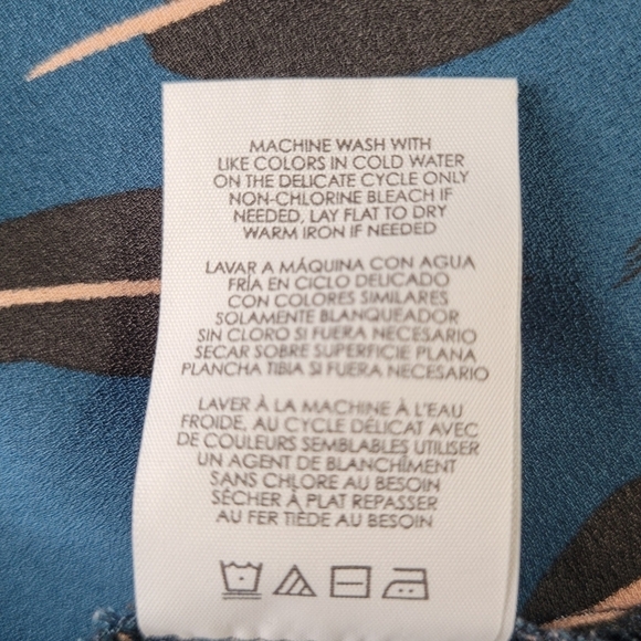 CAbi Shadow Leaf Blouse Size M Long Bell Sleeves V Neck Chiffon Pullover Relaxed - Picture 8 of 13